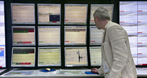 Nuevo sismo confirma aumento del bradisismo en Campos Flégreos de Nápoles Nuevo sismo confirma aumento del bradisismo en Campos Flégreos de Nápoles