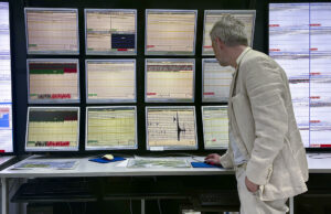 Nuevo sismo confirma aumento del bradisismo en Campos Flégreos de Nápoles Nuevo sismo confirma aumento del bradisismo en Campos Flégreos de Nápoles