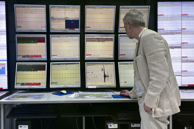 Nuevo sismo confirma aumento del bradisismo en Campos Flégreos de Nápoles Nuevo sismo confirma aumento del bradisismo en Campos Flégreos de Nápoles