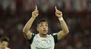 Palmeiras avanza a los octavos de final gracias a los goles de Estevão y Roque Palmeiras avanza a los octavos de final gracias a los goles de Estevão y Roque