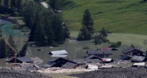 Pueblo alpino suizo sepultado por colapso glaciar