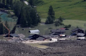 Pueblo alpino suizo sepultado por colapso glaciar