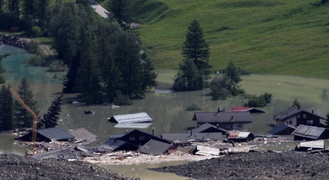 Pueblo alpino suizo sepultado por colapso glaciar