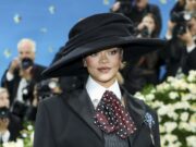 Rihanna revela que está esperando a su tercer hijo durante la Met Gala Rihanna revela que está esperando a su tercer hijo durante la Met Gala