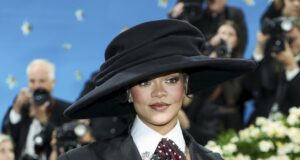 Rihanna revela que está esperando a su tercer hijo durante la Met Gala Rihanna revela que está esperando a su tercer hijo durante la Met Gala