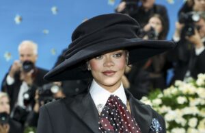 Rihanna revela que está esperando a su tercer hijo durante la Met Gala Rihanna revela que está esperando a su tercer hijo durante la Met Gala