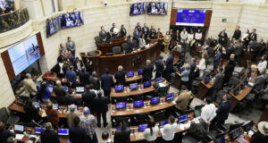 Senado rechaza consulta de Petro y él denuncia fraude y llama a reaccionar Senado rechaza consulta de Petro y él denuncia fraude y llama a reaccionar
