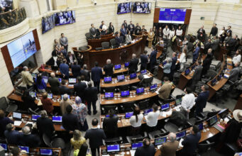 Senado rechaza consulta de Petro y él denuncia fraude y llama a reaccionar Senado rechaza consulta de Petro y él denuncia fraude y llama a reaccionar