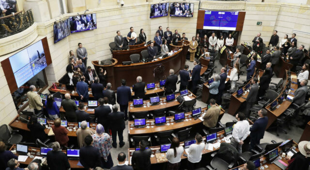 Senado rechaza consulta de Petro y él denuncia fraude y llama a reaccionar Senado rechaza consulta de Petro y él denuncia fraude y llama a reaccionar