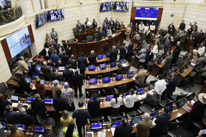 Senado rechaza consulta de Petro y él denuncia fraude y llama a reaccionar Senado rechaza consulta de Petro y él denuncia fraude y llama a reaccionar