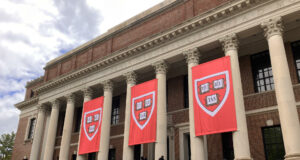 Trump considera eliminar 3.000 millones de dólares adicionales en fondos para Harvard Trump considera eliminar 3.000 millones de dólares adicionales en fondos para Harvard