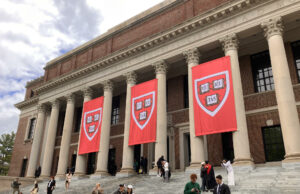 Trump considera eliminar 3.000 millones de dólares adicionales en fondos para Harvard Trump considera eliminar 3.000 millones de dólares adicionales en fondos para Harvard