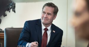 Trump despide a más de 100 funcionarios del Consejo de Seguridad Nacional Trump despide a más de 100 funcionarios del Consejo de Seguridad Nacional