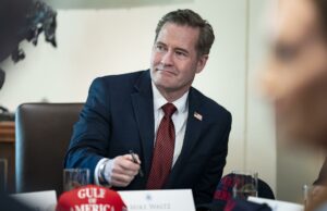 Trump despide a más de 100 funcionarios del Consejo de Seguridad Nacional Trump despide a más de 100 funcionarios del Consejo de Seguridad Nacional