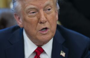 Trump instruye suspender los fondos federales destinados a los medios públicos NPR y PBS Trump instruye suspender los fondos federales destinados a los medios públicos NPR y PBS