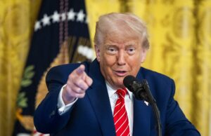 Trump manda aumentar a 20.000 los agentes de deportación activos Trump manda aumentar a 20.000 los agentes de deportación activos