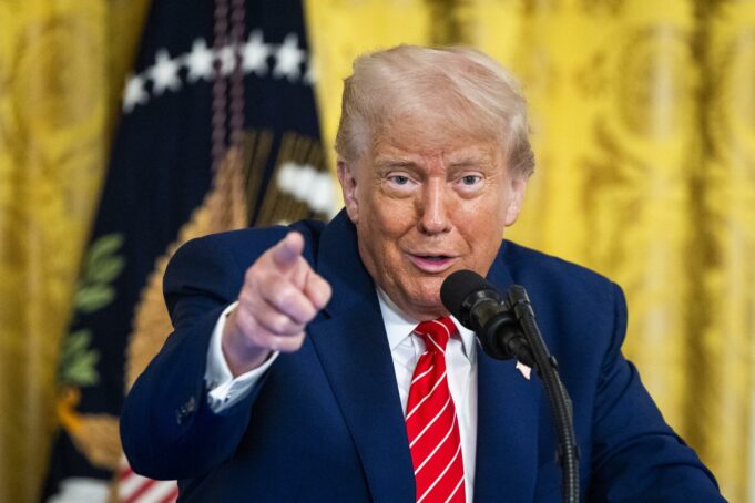 Trump manda aumentar a 20.000 los agentes de deportación activos Trump manda aumentar a 20.000 los agentes de deportación activos