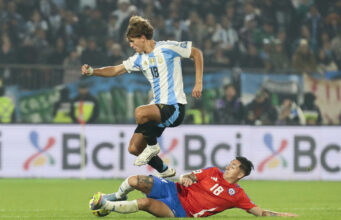0-1. Álvarez mantiene invicta a Argentina y deja a Chile cerca de la eliminación 0-1. Álvarez mantiene invicta a Argentina y deja a Chile cerca de la eliminación