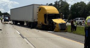 Auto detenido choca con camiones en I-459 Auto detenido choca con camiones en I-459