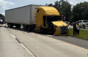 Auto detenido choca con camiones en I-459 Auto detenido choca con camiones en I-459