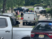 Cierran carretera por artefacto incendiario hallado en allanamiento en Shelby County