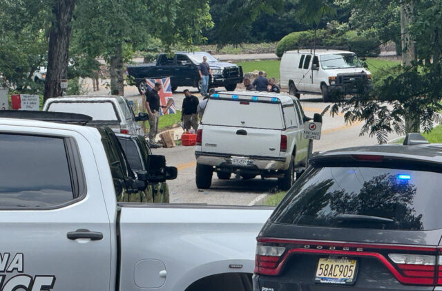 Cierran carretera por artefacto incendiario hallado en allanamiento en Shelby County