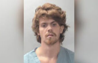 Hombre acusado de homicidio tras hallar cuerpo de mujer en auto incendiado Hombre acusado de homicidio tras hallar cuerpo de mujer en auto incendiado