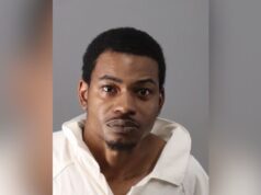 Hombre arrestado por homicidio capital tras hallar mujer muerta frente a vivienda Hombre arrestado por homicidio capital tras hallar mujer muerta frente a vivienda