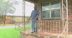 Hombre en Birmingham denuncia que ciudad le quitó casa para proyecto vial nunca realizado Hombre en Birmingham denuncia que ciudad le quitó casa para proyecto vial nunca realizado