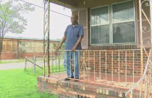 Hombre en Birmingham denuncia que ciudad le quitó casa para proyecto vial nunca realizado Hombre en Birmingham denuncia que ciudad le quitó casa para proyecto vial nunca realizado