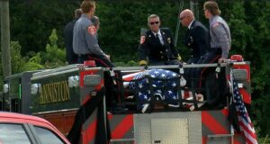 La ciudad de Anniston despide a su querido jefe de bomberos La ciudad de Anniston despide a su querido jefe de bomberos