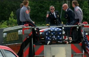 La ciudad de Anniston despide a su querido jefe de bomberos La ciudad de Anniston despide a su querido jefe de bomberos