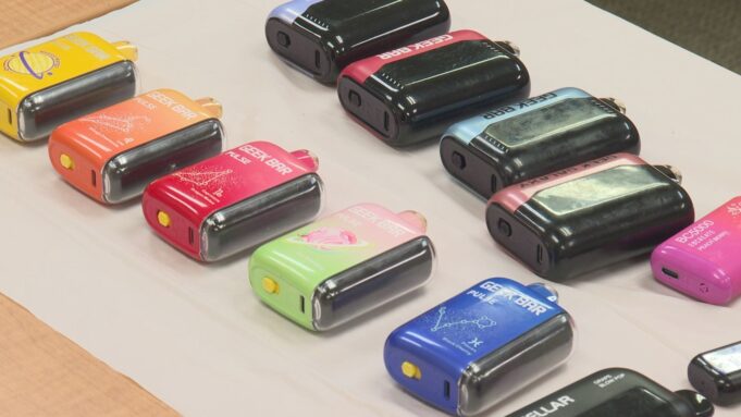 Nuevas restricciones al vapeo impactan directamente a las juntas escolares de Alabama Nuevas restricciones al vapeo impactan directamente a las juntas escolares de Alabama