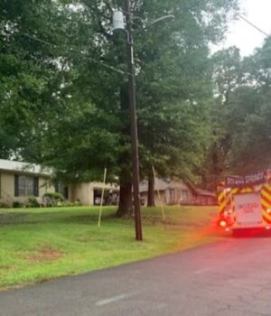 Pareja discapacitada se encuentra a salvo tras el impacto de un rayo en su casa en Mulga Pareja discapacitada se encuentra a salvo tras el impacto de un rayo en su casa en Mulga