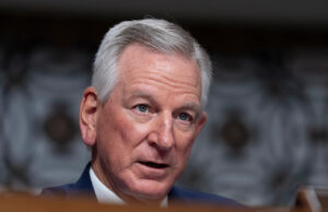 Tuberville recaudó $1.9 millones el primer día y $3 millones en la primera semana Tuberville recaudó $1.9 millones el primer día y $3 millones en la primera semana