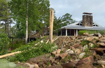 Un rayo provoca un incendio en el Campamento ASCCA en el Lago Martin Un rayo provoca un incendio en el Campamento ASCCA en el Lago Martin