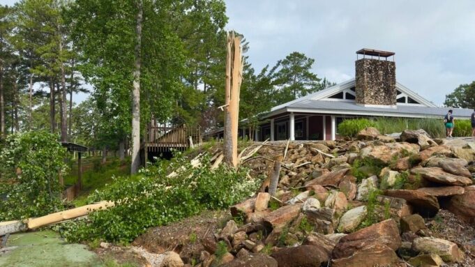 Un rayo provoca un incendio en el Campamento ASCCA en el Lago Martin Un rayo provoca un incendio en el Campamento ASCCA en el Lago Martin