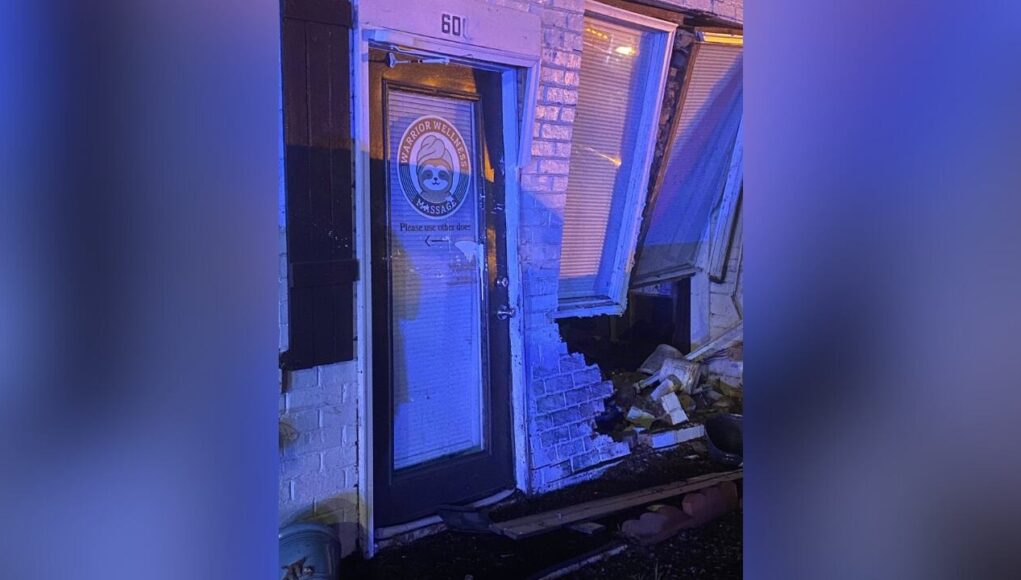 Warrior Wellness Massage se recupera tras el choque de un camión contra el edificio Warrior Wellness Massage se recupera tras el choque de un camión contra el edificio