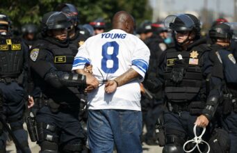 Anuncian varios arrestos y cargos por actos vandálicos recientes en Los Ángeles Anuncian varios arrestos y cargos por actos vandálicos recientes en Los Ángeles