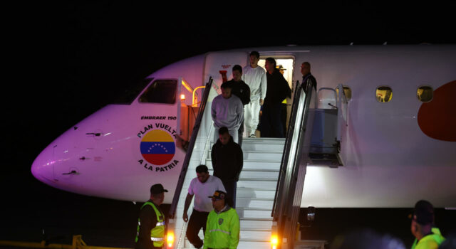 Avión con 206 migrantes deportados desde EE.UU. llega a Venezuela Avión con 206 migrantes deportados desde EE.UU. llega a Venezuela