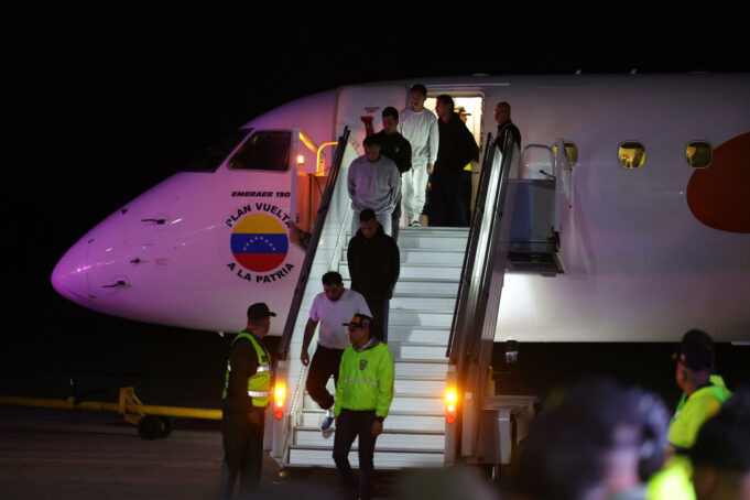 Avión con 206 migrantes deportados desde EE.UU. llega a Venezuela Avión con 206 migrantes deportados desde EE.UU. llega a Venezuela