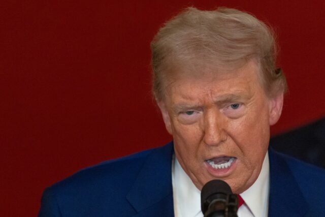 Cien demócratas ayudaron a bloquear resolución para destituir a Trump