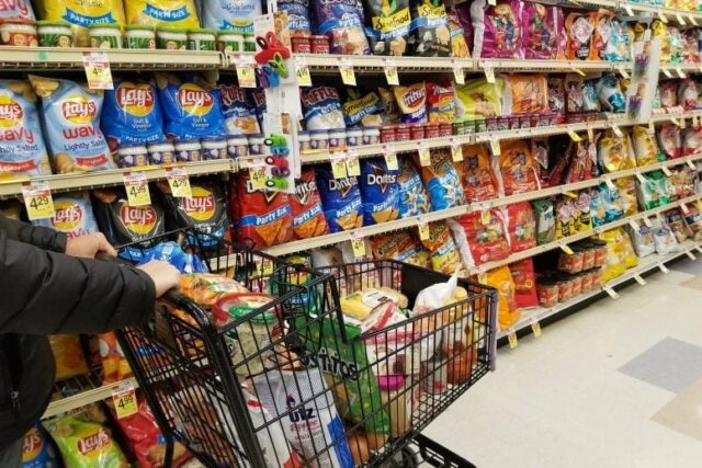 Comer alimentos procesados puede estar relacionado con señales tempranas de Parkinson