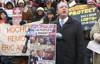 Contralor de Nueva York y candidato a alcalde detenido por agentes migratorios Contralor de Nueva York y candidato a alcalde detenido por agentes migratorios