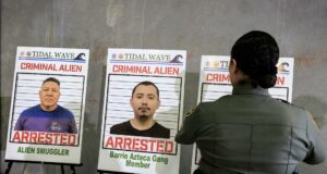 Controversia por convenio entre ICE y cárceles de Miami que podría “desaparecer” a migrantes Controversia por convenio entre ICE y cárceles de Miami que podría "desaparecer" a migrantes