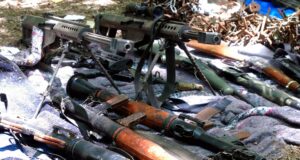 Detienen en Monterrey a tres personas con gran arsenal de armas ilegales Detienen en Monterrey a tres personas con gran arsenal de armas ilegales