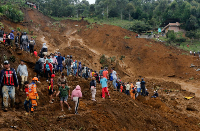 Diez personas mueren tras una riada en la ciudad colombiana de Bello