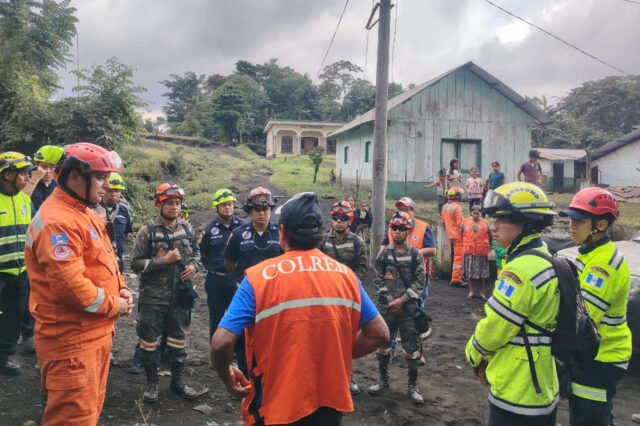 El volcán de Fuego, el más activo en Guatemala, ha iniciado una nueva erupción