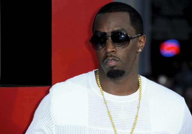 Exnovia de Diddy afirma que recibió 150.000 dólares por “contrato amoroso”