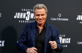 Expulsan a Martin Kove de convención por morder a compañera de ‘Cobra Kai’ Expulsan a Martin Kove de convención por morder a compañera de 'Cobra Kai'